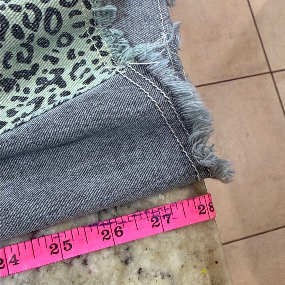 POL Women’s Printed Patchwork Leopard Denim Pants Gray/seafoam green Size Small - Picture 14 of 15